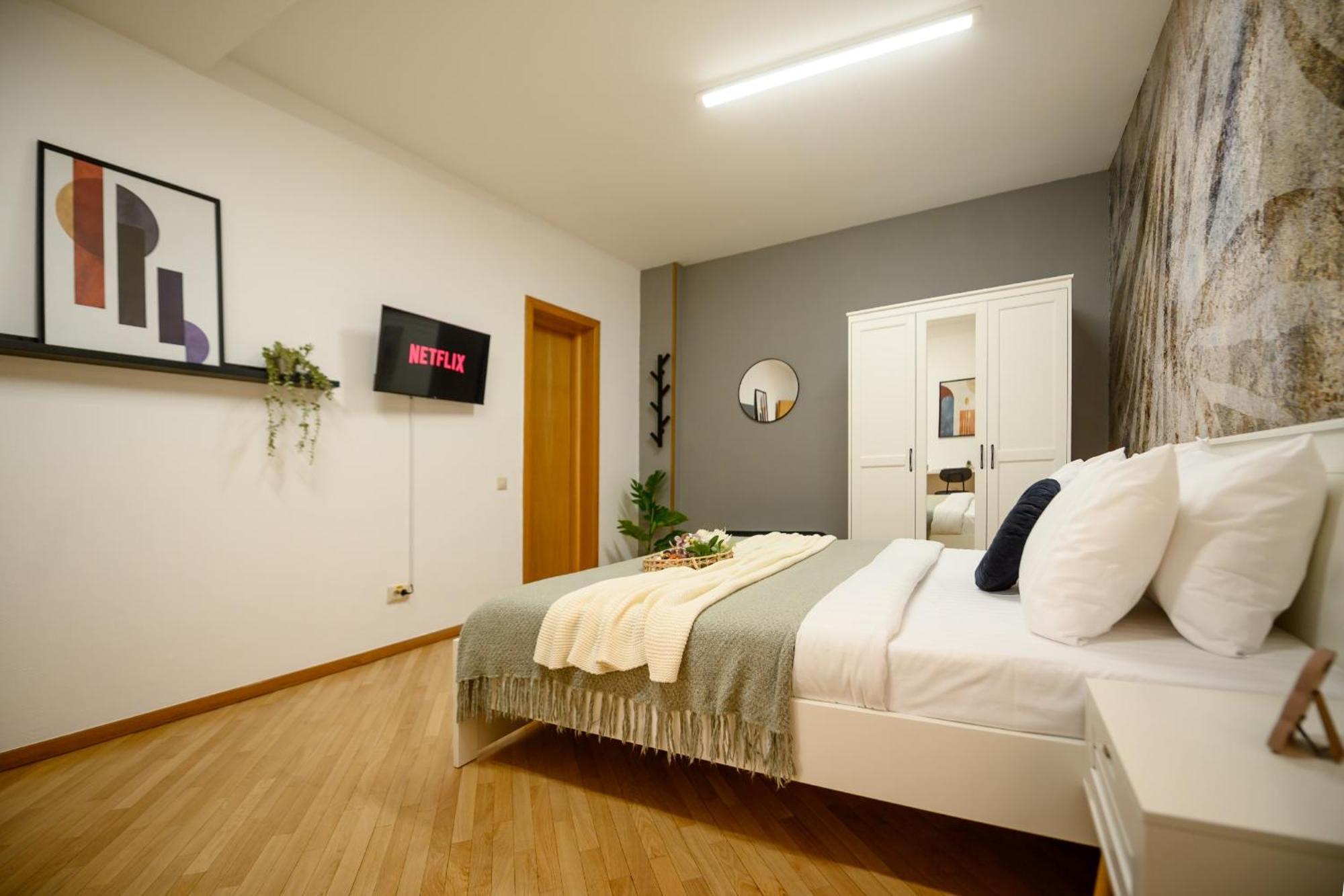 Apartament Cultural Gems- Modern 1br Near Museums Bucureşti