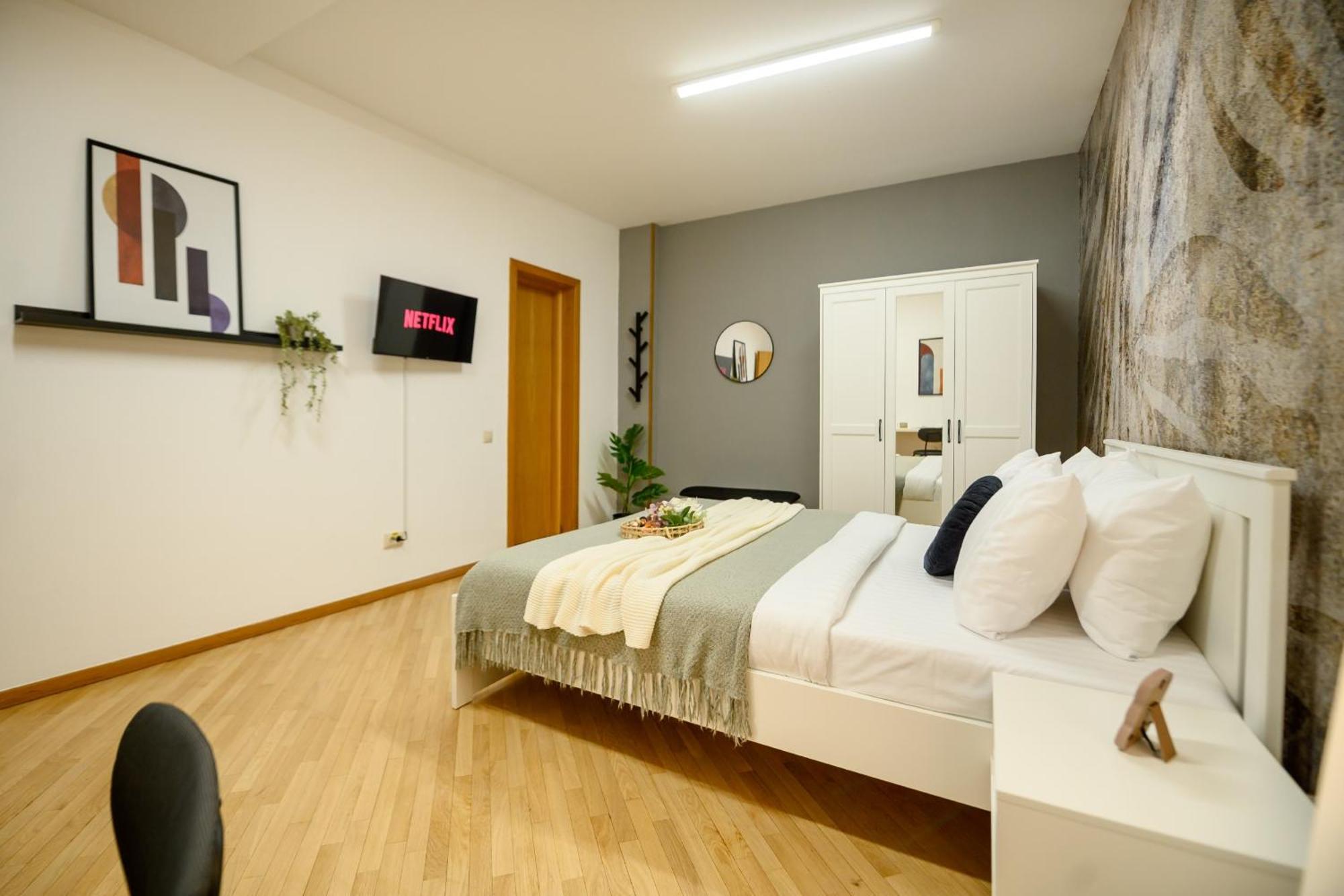 Apartament Cultural Gems- Modern 1br Near Museums Bucureşti